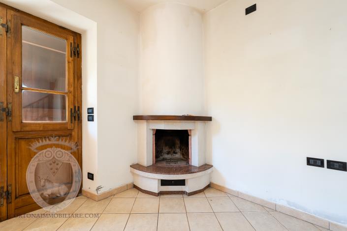 Image No.25-4 Bed Farmhouse for sale