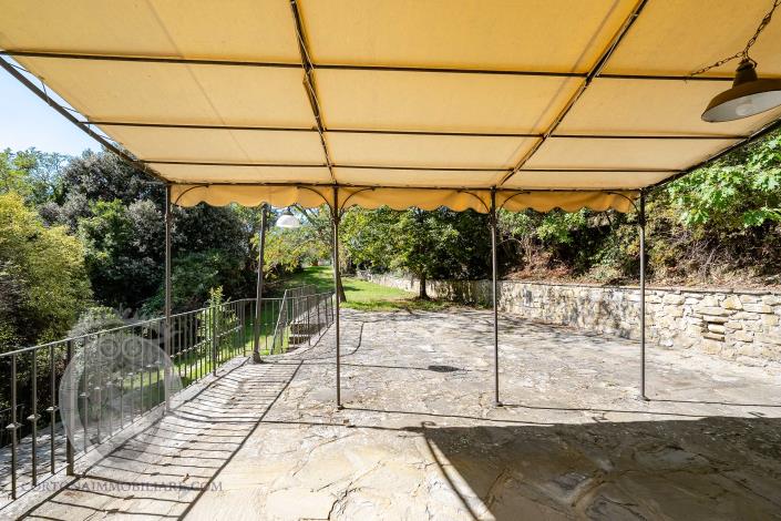 Image No.28-4 Bed Farmhouse for sale