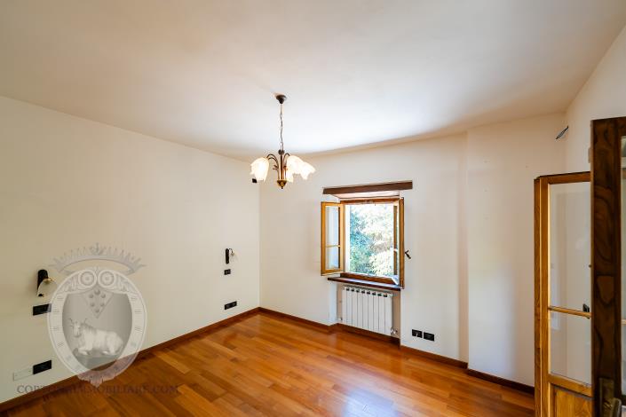 Image No.30-4 Bed Farmhouse for sale