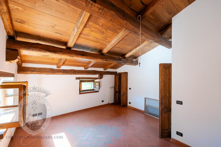 Image No.37-4 Bed Farmhouse for sale