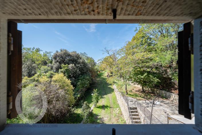 Image No.38-4 Bed Farmhouse for sale