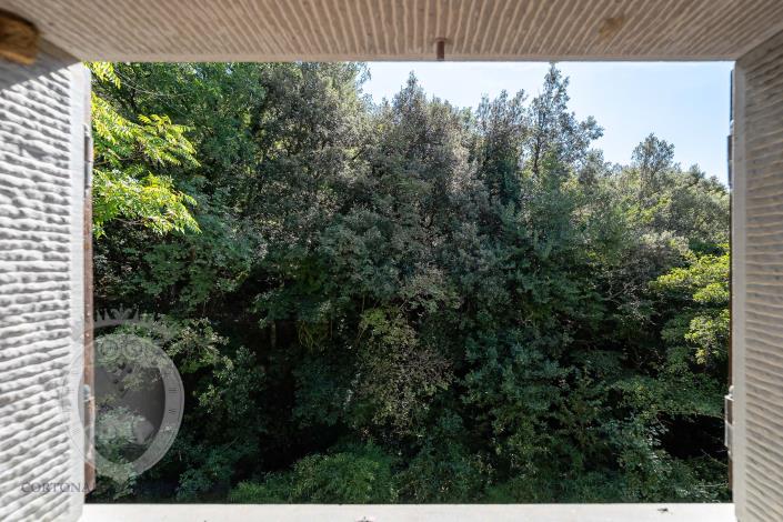 Image No.41-4 Bed Farmhouse for sale