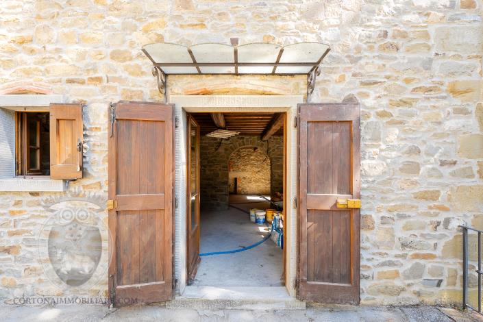 Image No.45-4 Bed Farmhouse for sale