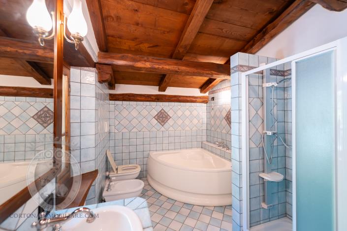 Image No.44-4 Bed Farmhouse for sale