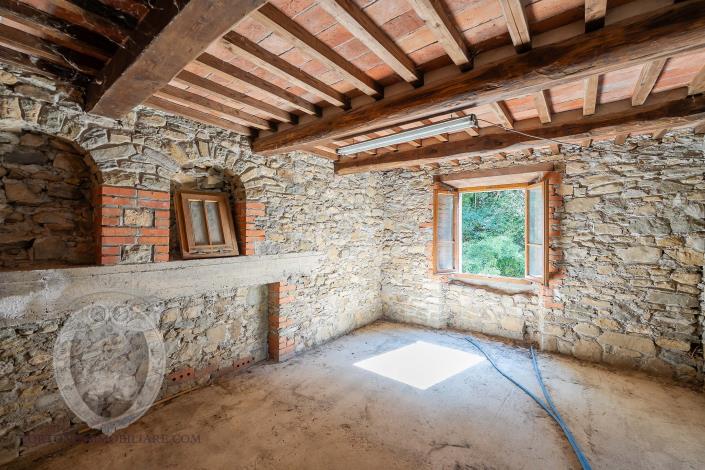 Image No.48-4 Bed Farmhouse for sale