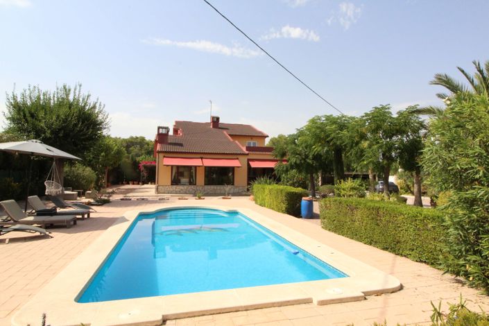 Image No.1-6 Bed Villa for sale