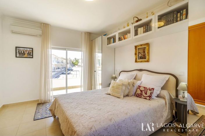 Image No.20-3 Bed Townhouse for sale