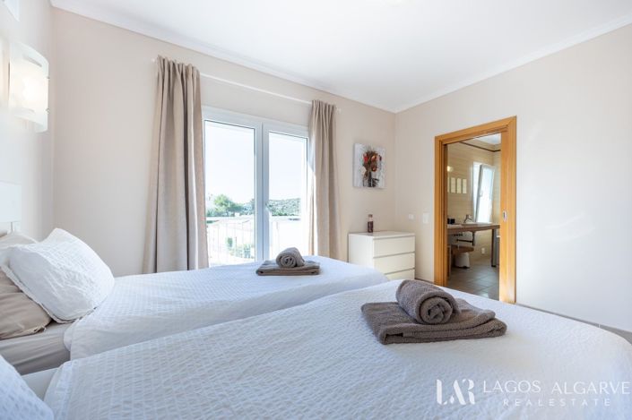 Image No.10-4 Bed Villa for sale