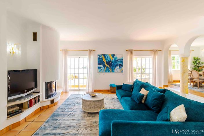 Image No.2-6 Bed Villa for sale