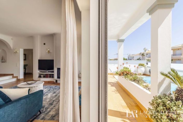 Image No.8-6 Bed Villa for sale