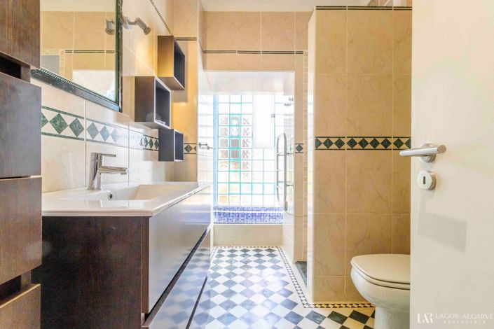 Image No.20-3 Bed Townhouse for sale