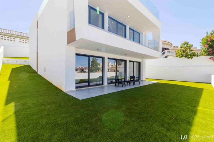 Image No.12-3 Bed Villa for sale