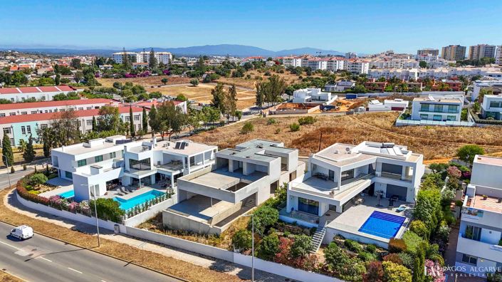 Image No.2-4 Bed Villa for sale