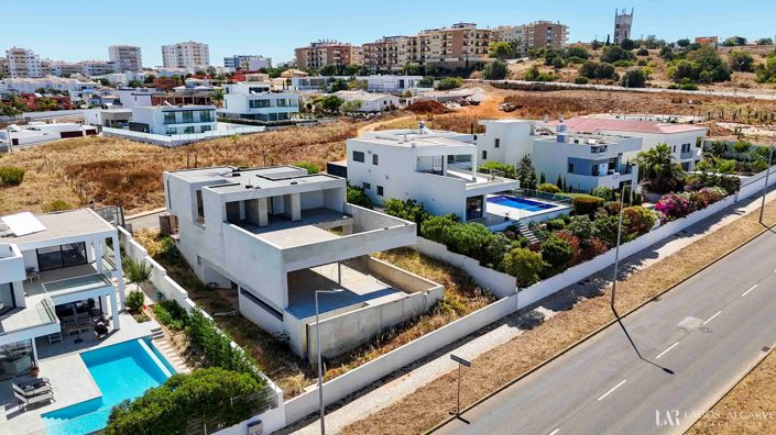 Image No.6-4 Bed Villa for sale