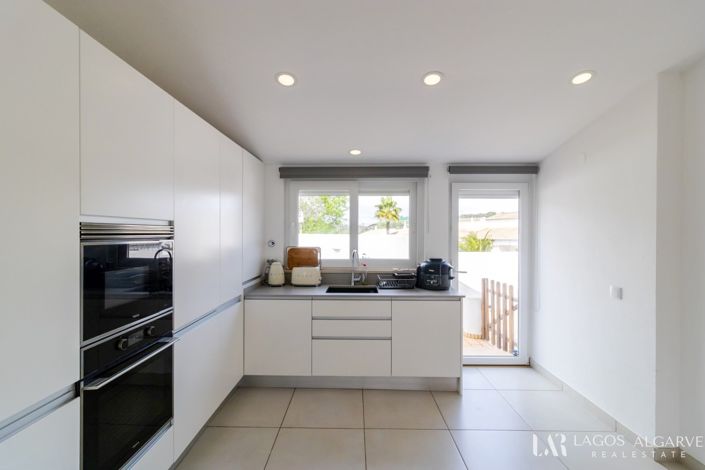 Image No.10-3 Bed Villa for sale