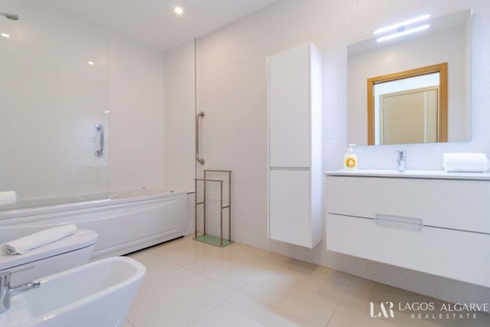 Image No.24-2 Bed Apartment for sale