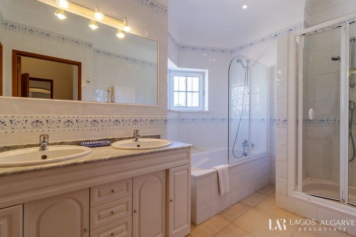 Image No.27-5 Bed Villa for sale