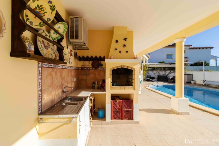 Image No.3-4 Bed Villa for sale