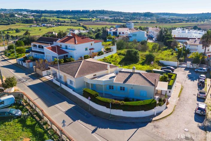 Image No.2-4 Bed Villa for sale