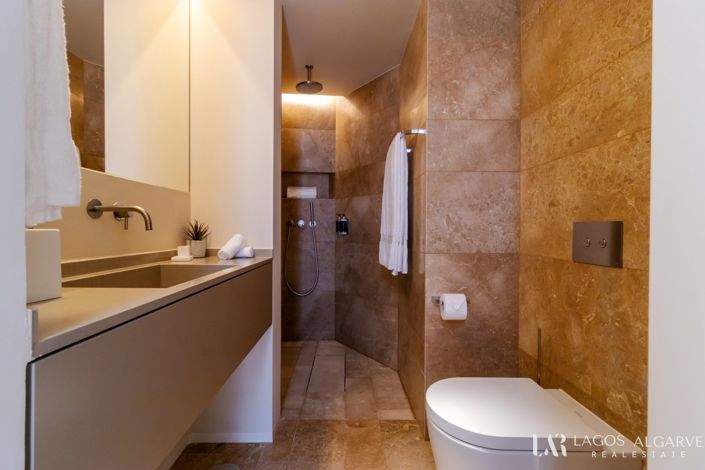 Image No.25-2 Bed Apartment for sale