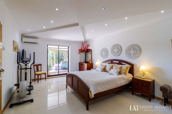 Image No.23-3 Bed Villa for sale