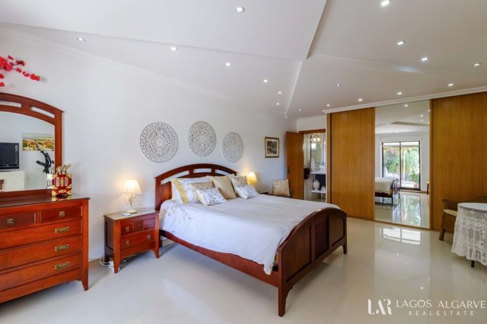 Image No.25-3 Bed Villa for sale