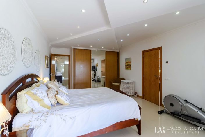 Image No.26-3 Bed Villa for sale