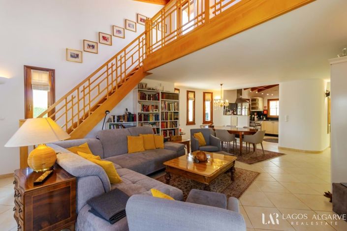 Image No.10-3 Bed Villa for sale