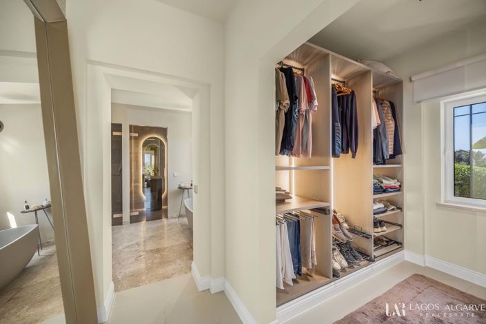 Image No.35-4 Bed Villa for sale