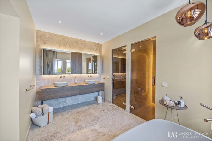 Image No.37-4 Bed Villa for sale