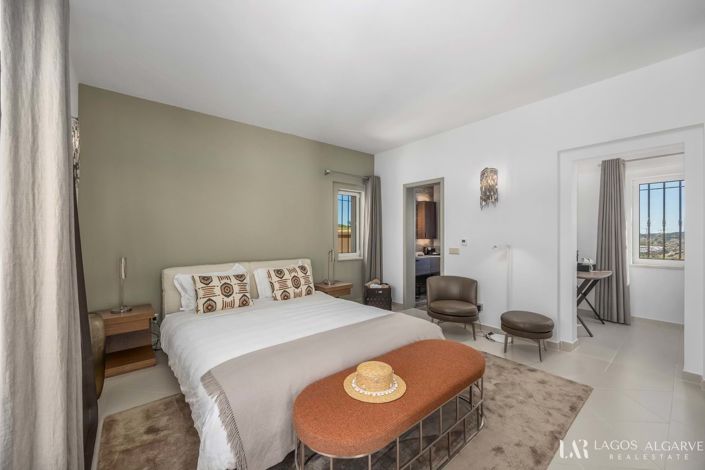 Image No.48-4 Bed Villa for sale