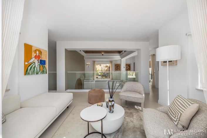 Image No.9-4 Bed Villa for sale