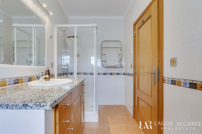 Image No.27-3 Bed Villa for sale