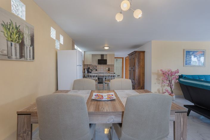 Image No.18-5 Bed Property for sale