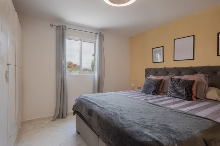 Image No.23-5 Bed Property for sale