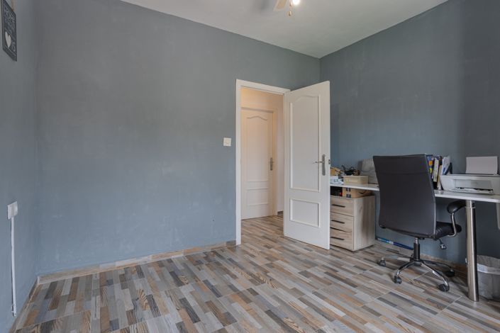 Image No.6-5 Bed Property for sale