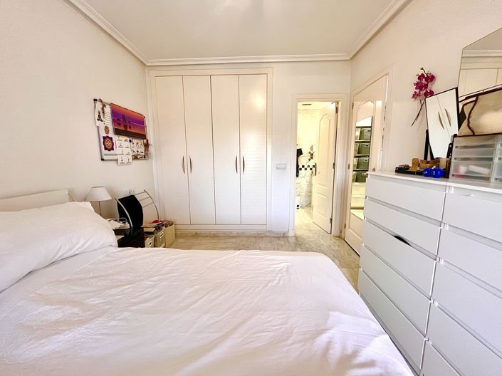 Image No.10-2 Bed Property for sale