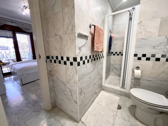 Image No.14-2 Bed Property for sale