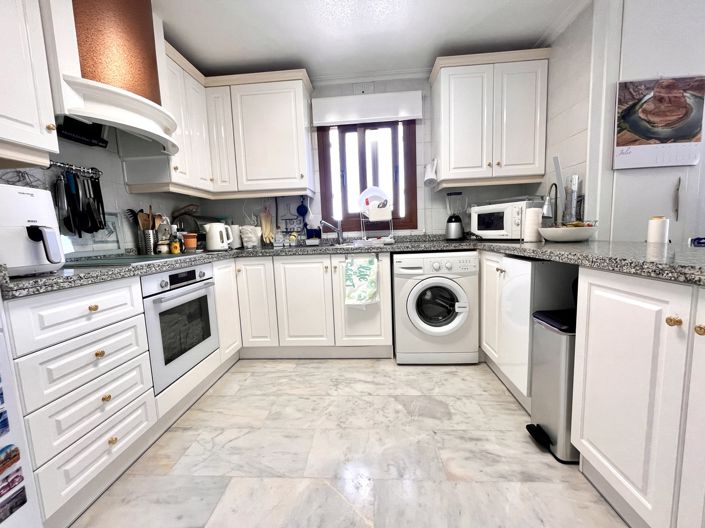 Image No.7-2 Bed Property for sale