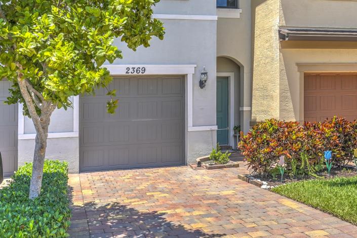 Image No.2-3 Bed Townhouse for sale