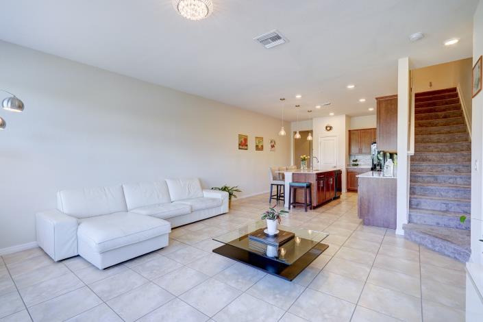 Image No.14-3 Bed Townhouse for sale