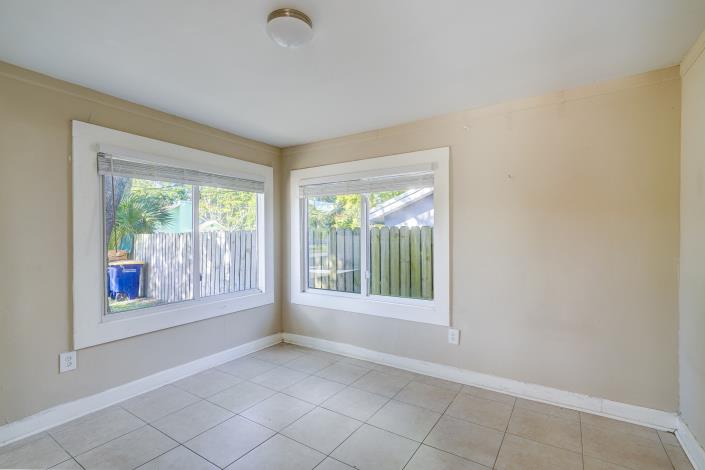 Image No.11-3 Bed House for sale