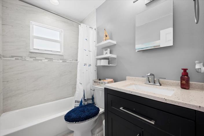 Image No.17-3 Bed House for sale