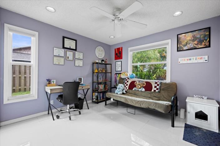 Image No.18-3 Bed House for sale