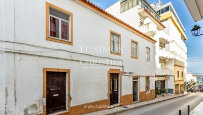 6 Bed Apartment for sale