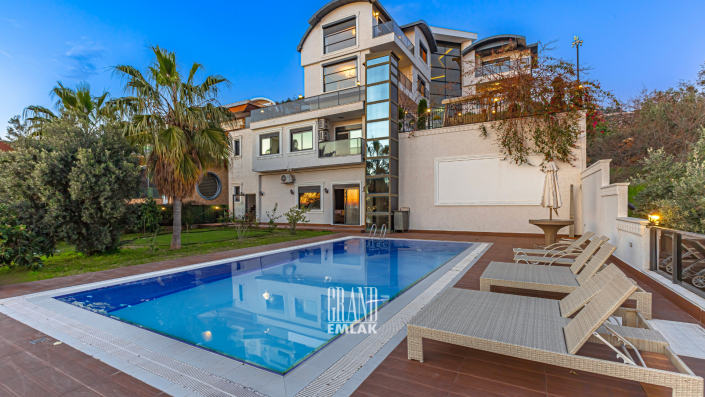 Image No.1-6 Bed Villa for sale
