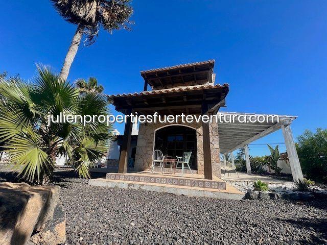 Image No.1-4 Bed Villa / Detached for sale