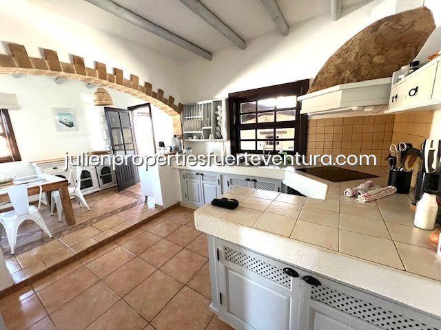 Image No.24-4 Bed Villa / Detached for sale