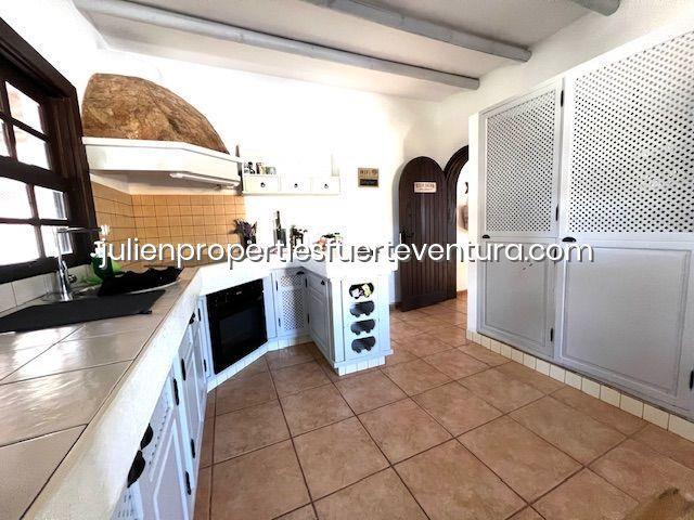 Image No.27-4 Bed Villa / Detached for sale