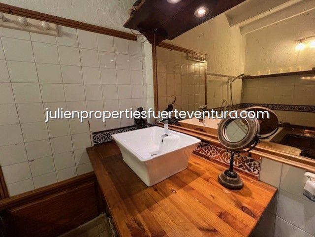 Image No.18-2 Bed Townhouse for sale